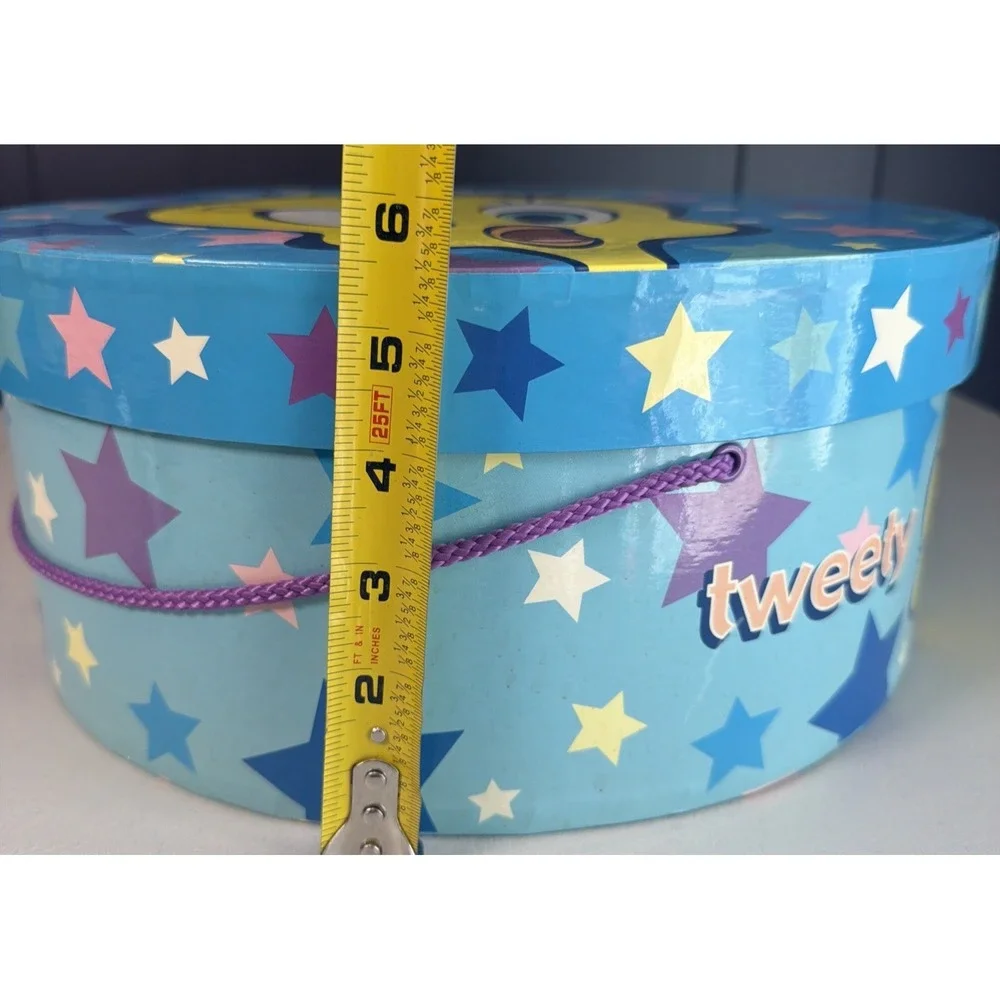 4 Vintage Tweety bird hat box bright and colorful used, good condition Stackable